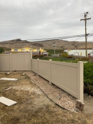 vinyl privacy fence