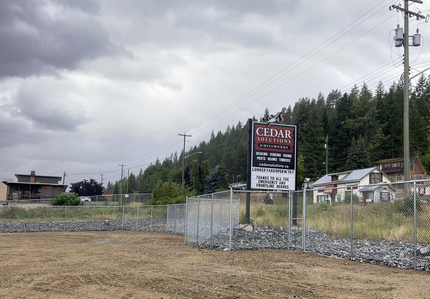 Commercial chain link fence