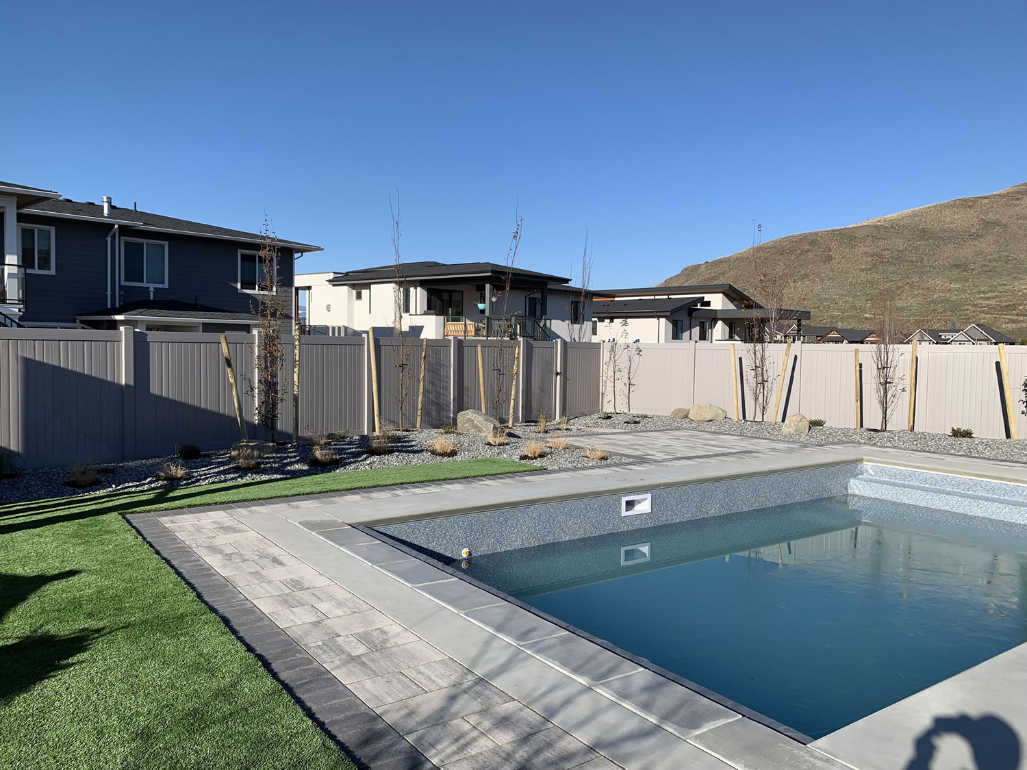 Vinyl pool fence